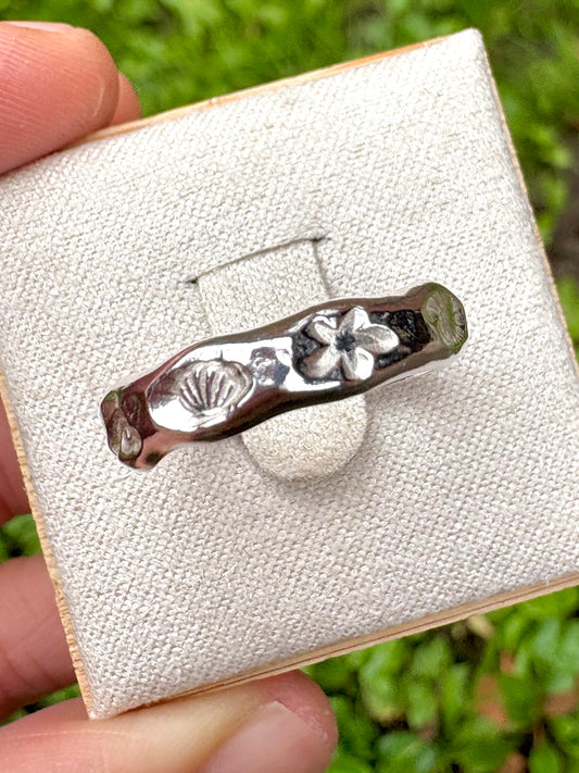 Hand‑stamped under the sea silver band 🐚 🌊
