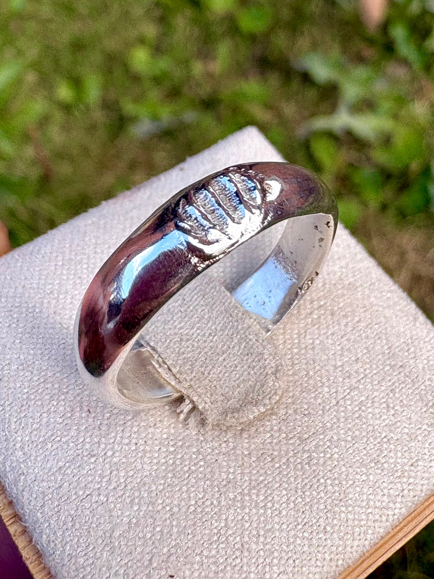 shell stamped wavy sandcast band