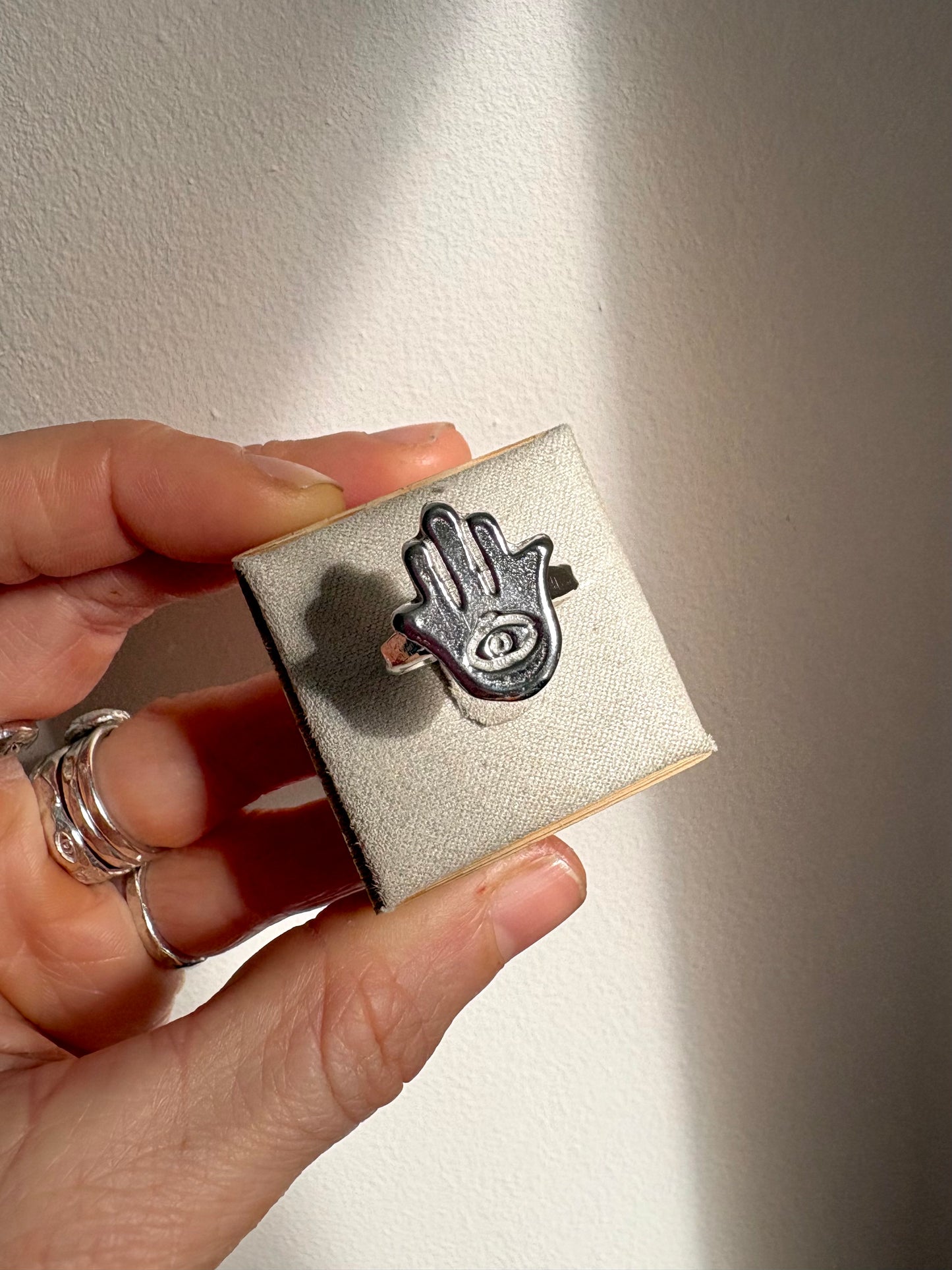 Sacred hamsa hand ring – protection in silver 🪬