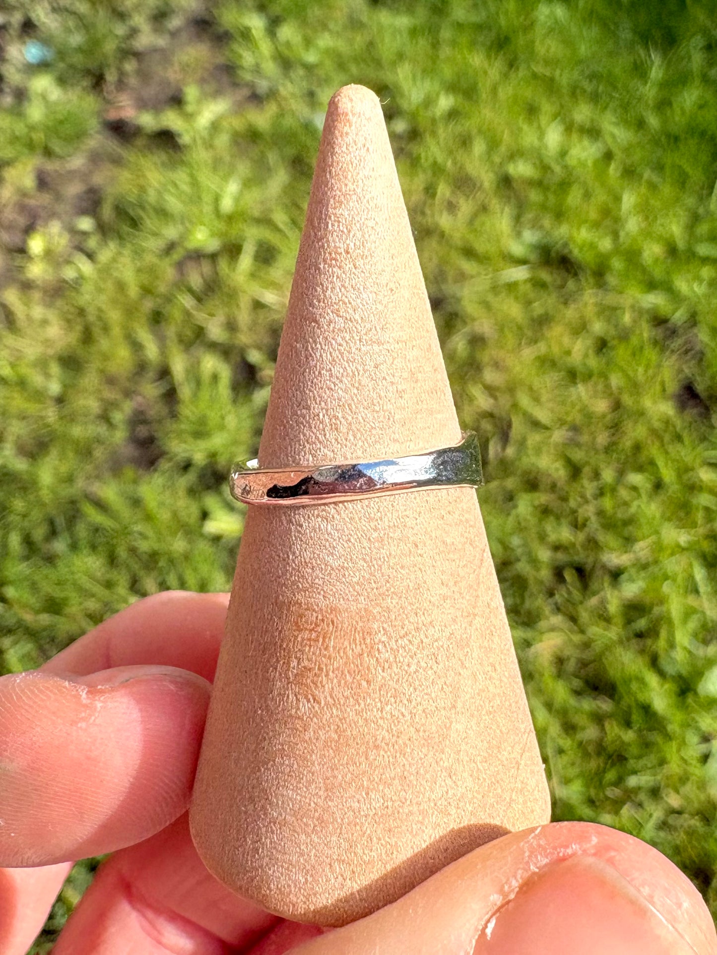 Tiny silver shell pinky ring 🐚